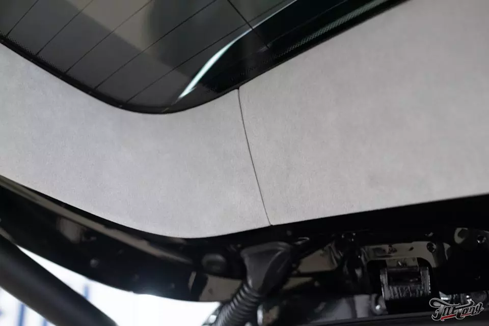 BMW X7. Перетяжка потолка в алькантару. Детейлинг химчистка салона и защита кожи керамикой.